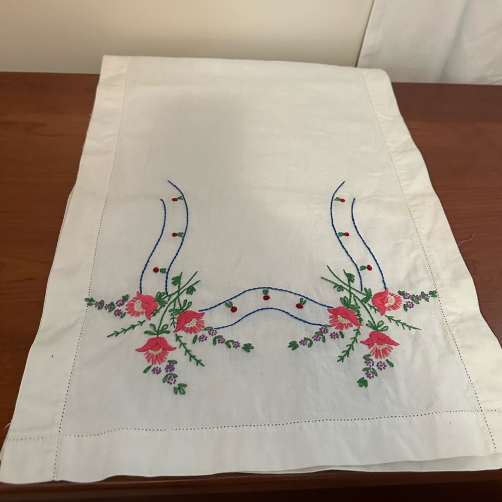 Vintage embroidered floral runner hot pink flowers vanity runner